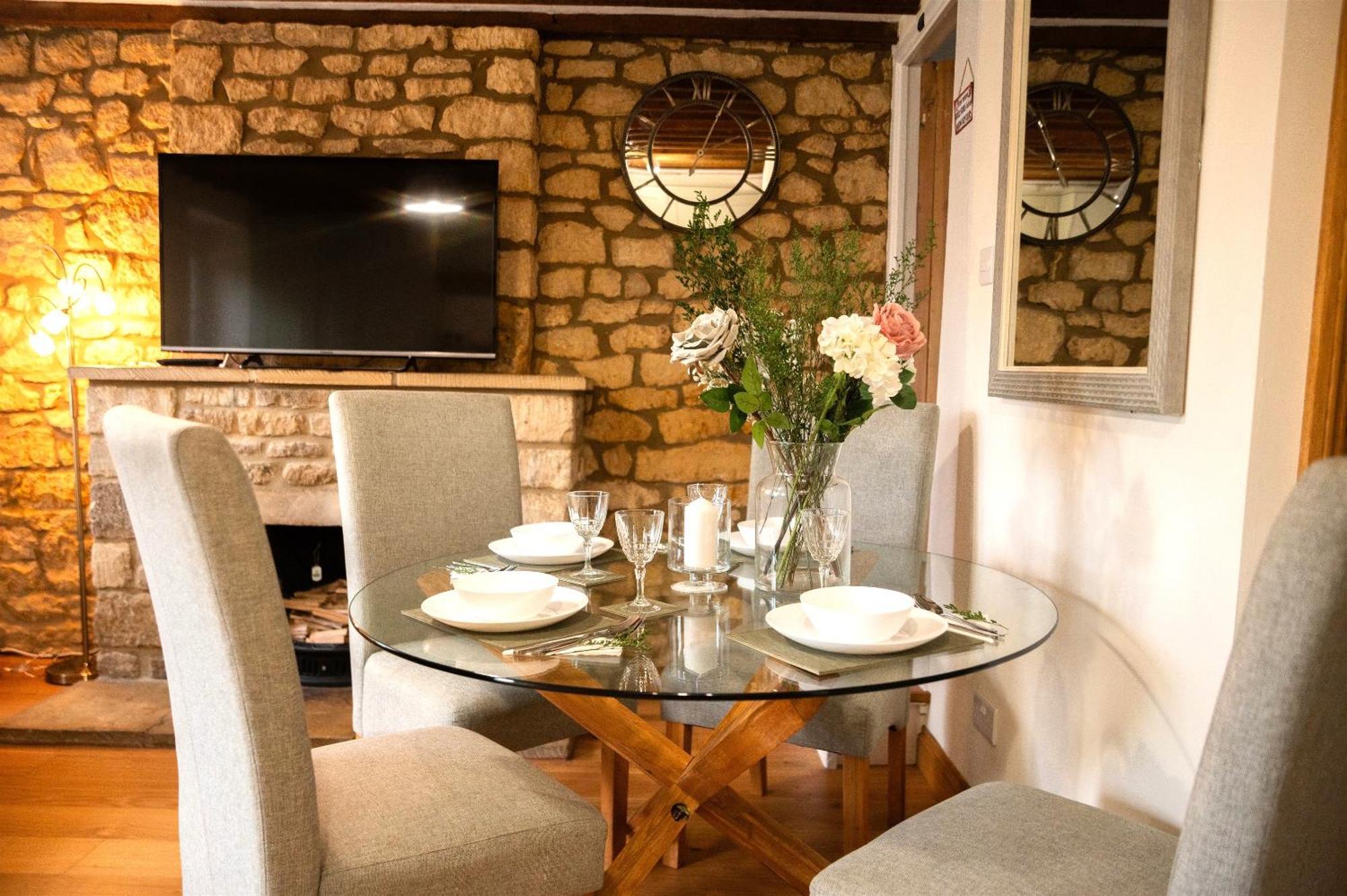 2 Bedroom Charming & Luxury Malt Cottage, Garden, Netflix, Free Parking 버튼온더워터 외부 사진