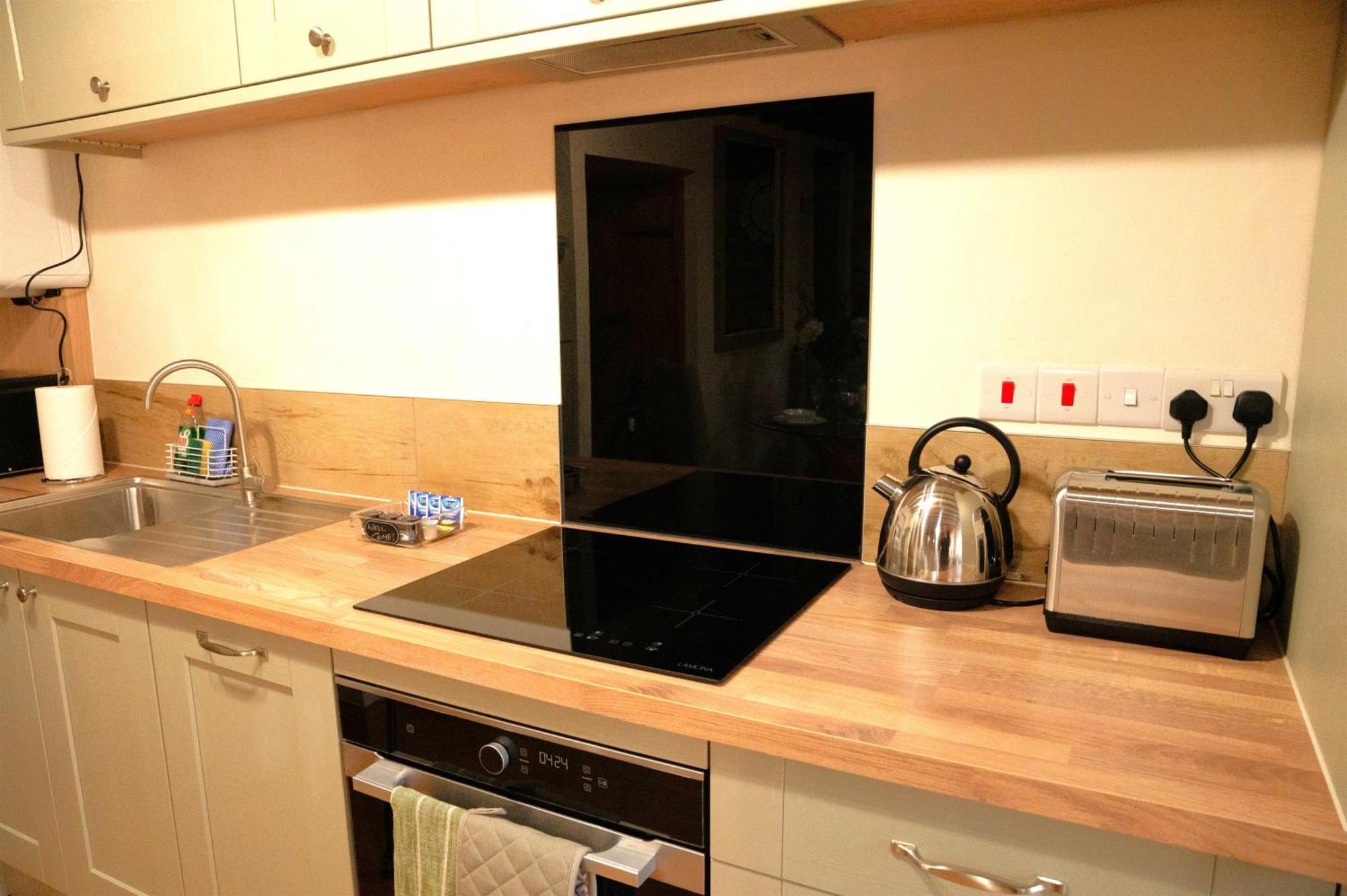 2 Bedroom Charming & Luxury Malt Cottage, Garden, Netflix, Free Parking 버튼온더워터 외부 사진
